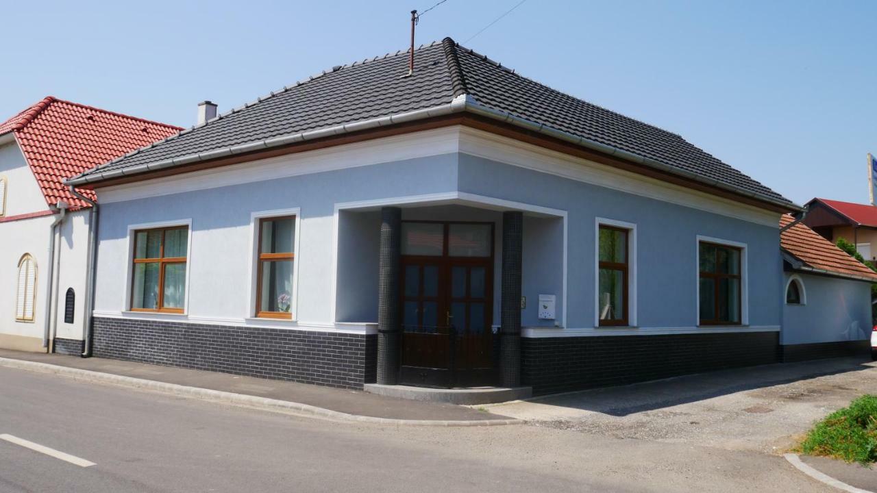 Idill Apartmanhaz B&B Тисафюред Экстерьер фото